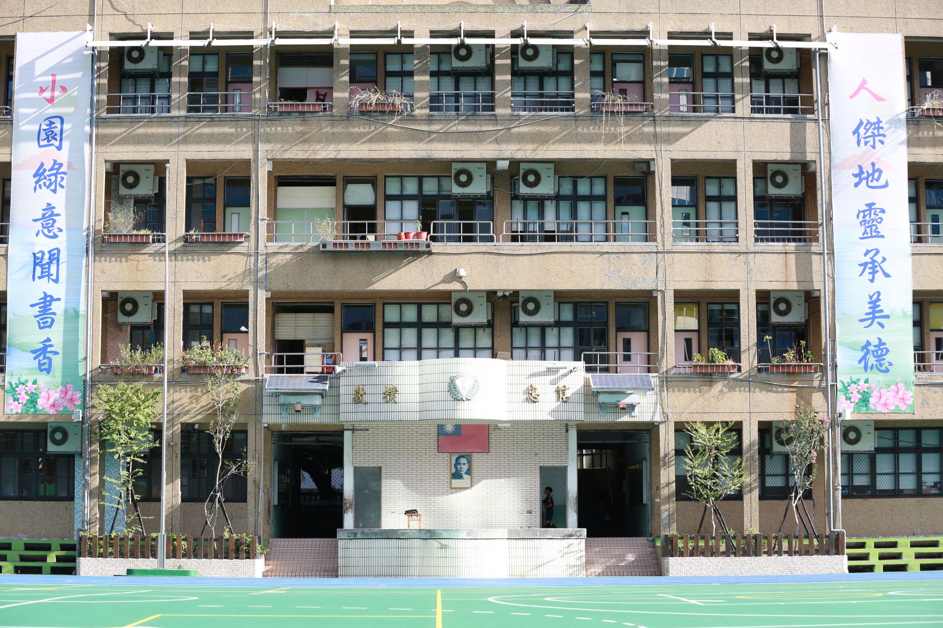 Asbestos Exposure at Archdiocese of Chicago Catholic Schools — Illinois: Former Worker Claims
